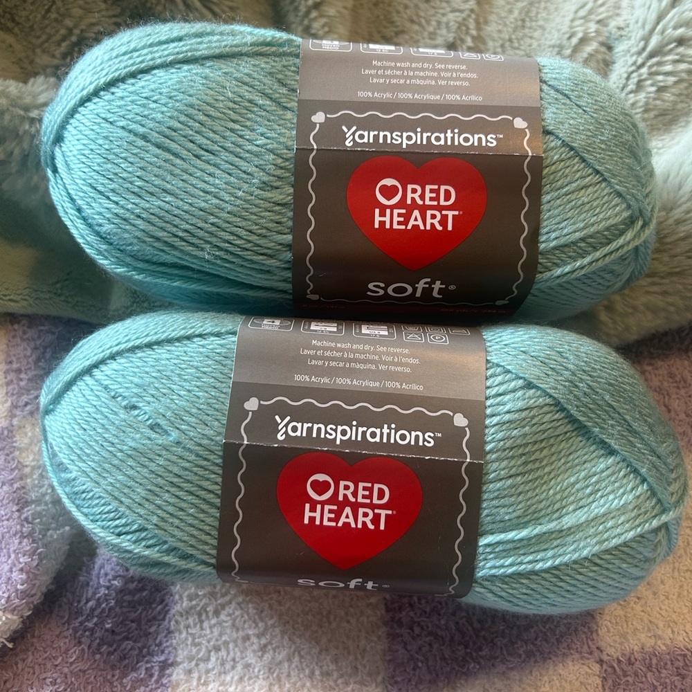 2 skeins of yarn turquoise